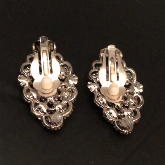 VINTAGE RHINESTONE & SILVER DETAILED CLIP ON - Picture 4 of 6